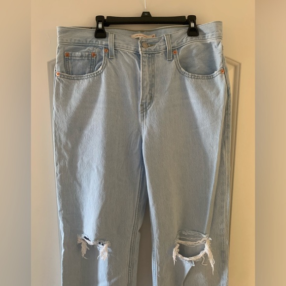 90’s style light wash Levi’s jeans - Picture 5 of 5